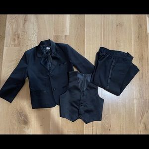 Boys 3 Piece Suit Size 5